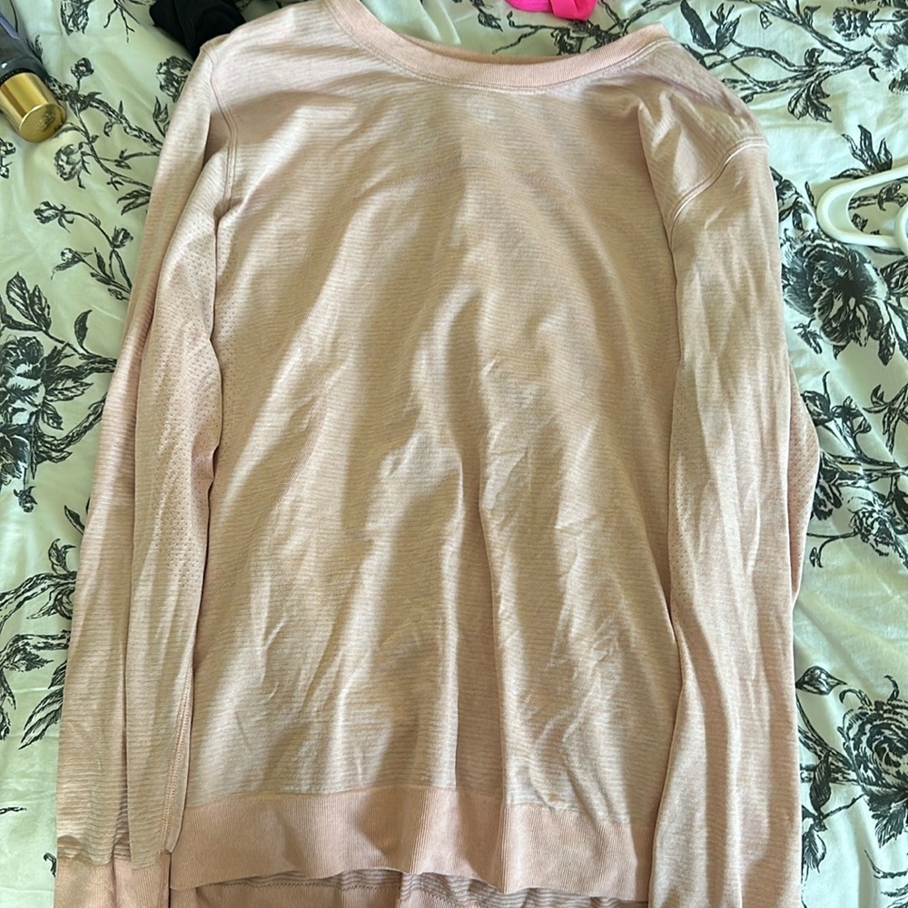 light pink LULULEMON Long sleeve